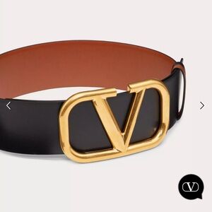 Valentino Garavani VLogol  reversible belt in glossy calfskin leather. AUTHENTIC